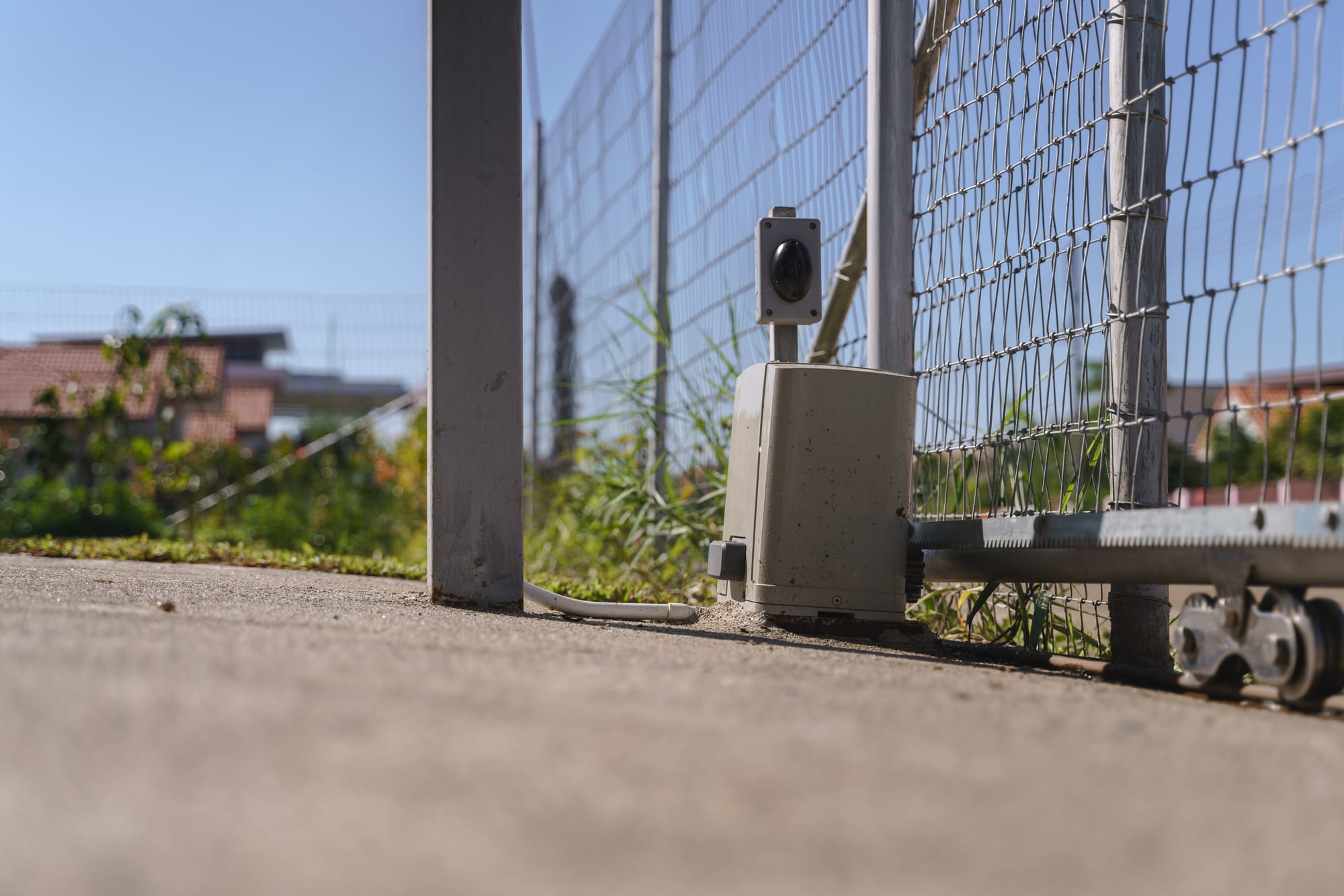 Secure Your Home and Business: Adding Advanced Security Gates to Our Access Control Solutions.
